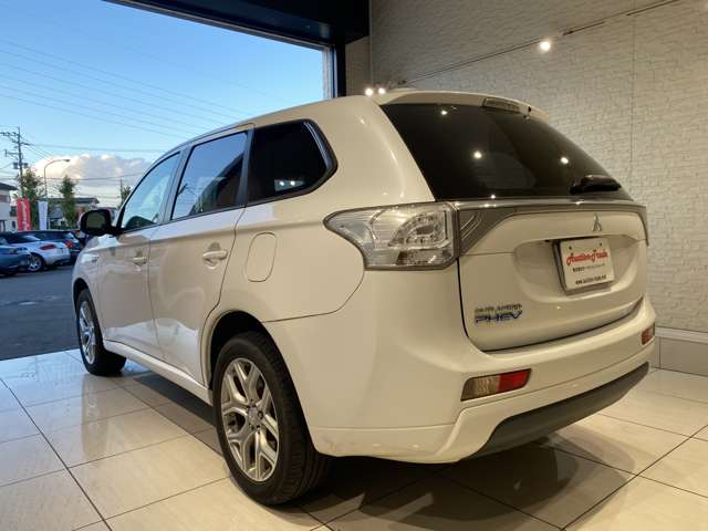 三菱 アウトランダーＰＨＥＶ ２．０ Ｇ ４ＷＤ H26年 (九州・沖縄) 99