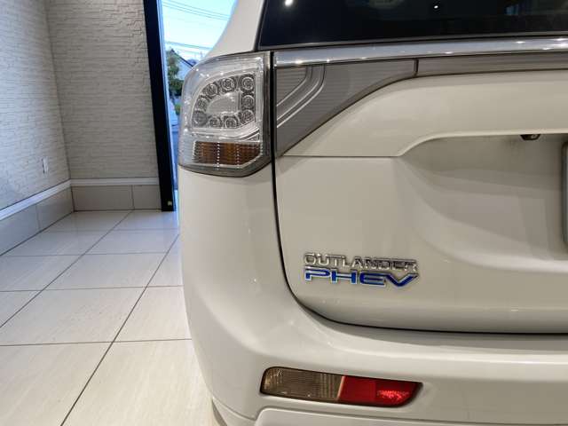 三菱 アウトランダーＰＨＥＶ ２．０ Ｇ ４ＷＤ H26年 (九州・沖縄) 99
