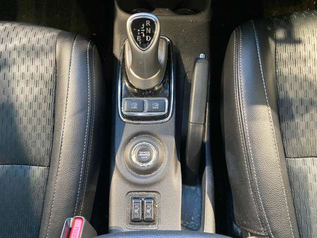 三菱 アウトランダーＰＨＥＶ ２．０ Ｇ ４ＷＤ H26年 (九州・沖縄) 99