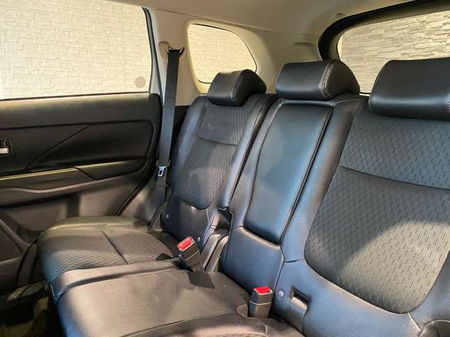 三菱 アウトランダーＰＨＥＶ ２．０ Ｇ ４ＷＤ H26年 (九州・沖縄) 99