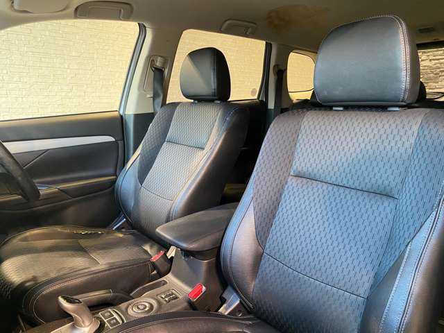 三菱 アウトランダーＰＨＥＶ ２．０ Ｇ ４ＷＤ H26年 (九州・沖縄) 99