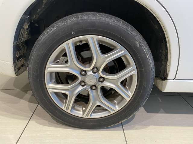 三菱 アウトランダーＰＨＥＶ ２．０ Ｇ ４ＷＤ H26年 (九州・沖縄) 99