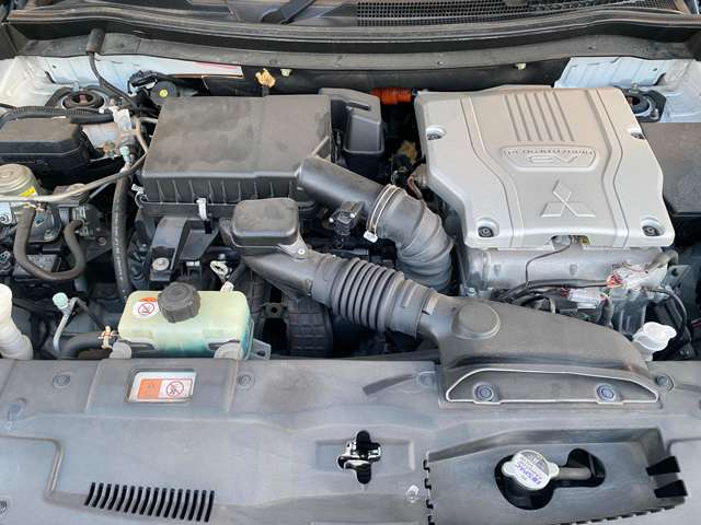 三菱 アウトランダーＰＨＥＶ ２．０ Ｇ ４ＷＤ H26年 (九州・沖縄) 99