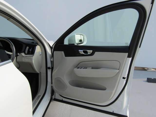 ボルボ ＸＣ６０ リチャージ プラグインハイブリッドＴ６ ＡＷＤインスクリプション ４ＷＤ R4年 (四国) 99