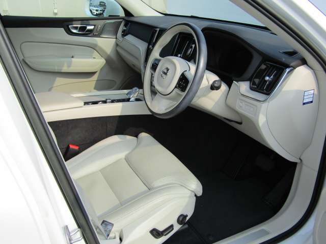 ボルボ ＸＣ６０ リチャージ プラグインハイブリッドＴ６ ＡＷＤインスクリプション ４ＷＤ R4年 (四国) 99