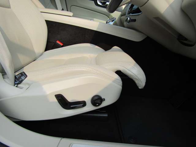 ボルボ ＸＣ６０ リチャージ プラグインハイブリッドＴ６ ＡＷＤインスクリプション ４ＷＤ R4年 (四国) 99