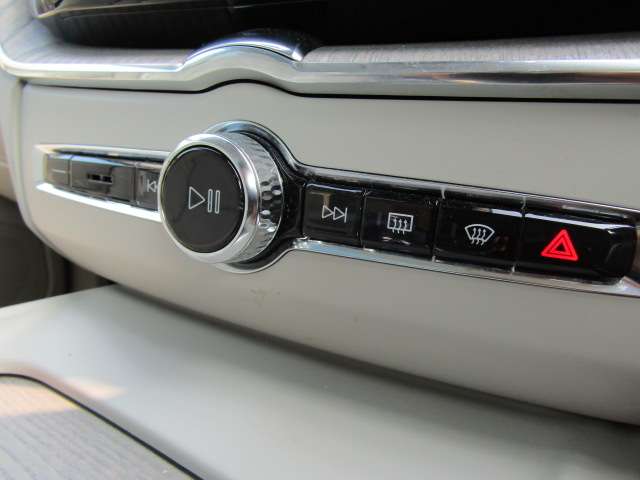 ボルボ ＸＣ６０ リチャージ プラグインハイブリッドＴ６ ＡＷＤインスクリプション ４ＷＤ R4年 (四国) 99