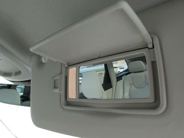 ボルボ ＸＣ６０ リチャージ プラグインハイブリッドＴ６ ＡＷＤインスクリプション ４ＷＤ R4年 (四国) 99