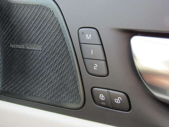 ボルボ ＸＣ６０ リチャージ プラグインハイブリッドＴ６ ＡＷＤインスクリプション ４ＷＤ R4年 (四国) 99