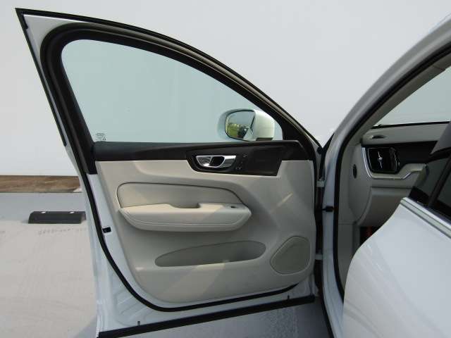 ボルボ ＸＣ６０ リチャージ プラグインハイブリッドＴ６ ＡＷＤインスクリプション ４ＷＤ R4年 (四国) 99