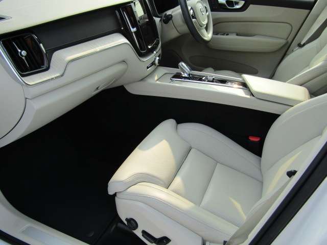 ボルボ ＸＣ６０ リチャージ プラグインハイブリッドＴ６ ＡＷＤインスクリプション ４ＷＤ R4年 (四国) 99