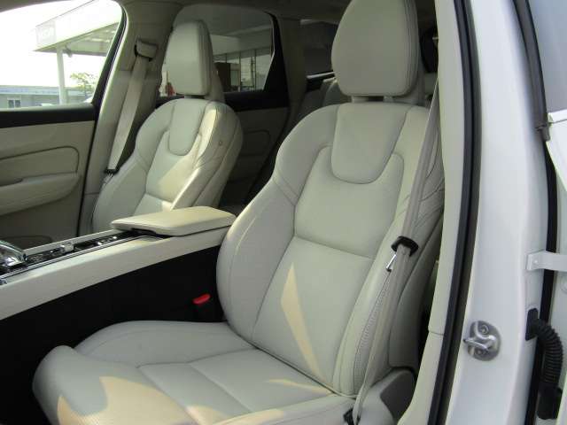 ボルボ ＸＣ６０ リチャージ プラグインハイブリッドＴ６ ＡＷＤインスクリプション ４ＷＤ R4年 (四国) 99