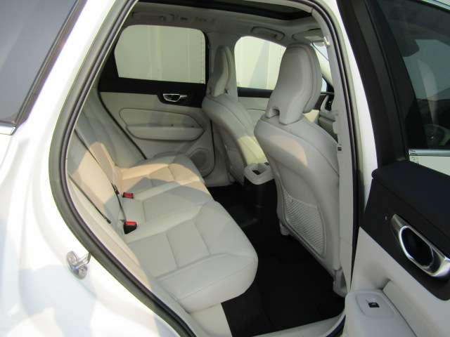 ボルボ ＸＣ６０ リチャージ プラグインハイブリッドＴ６ ＡＷＤインスクリプション ４ＷＤ R4年 (四国) 99