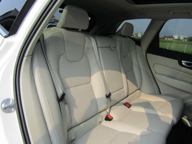 ボルボ ＸＣ６０ リチャージ プラグインハイブリッドＴ６ ＡＷＤインスクリプション ４ＷＤ R4年 (四国) 99