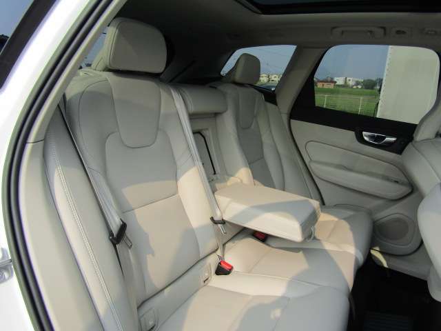 ボルボ ＸＣ６０ リチャージ プラグインハイブリッドＴ６ ＡＷＤインスクリプション ４ＷＤ R4年 (四国) 99