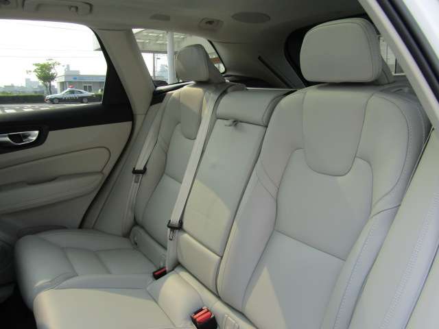 ボルボ ＸＣ６０ リチャージ プラグインハイブリッドＴ６ ＡＷＤインスクリプション ４ＷＤ R4年 (四国) 99