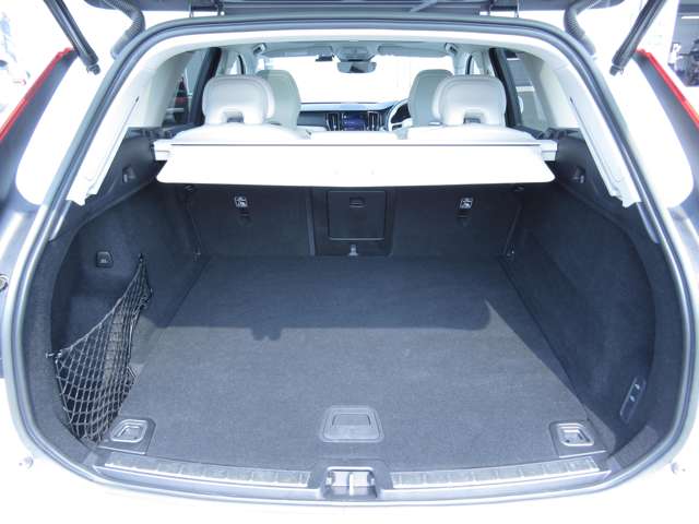 ボルボ ＸＣ６０ リチャージ プラグインハイブリッドＴ６ ＡＷＤインスクリプション ４ＷＤ R4年 (四国) 99