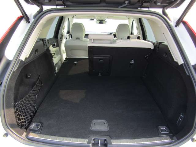 ボルボ ＸＣ６０ リチャージ プラグインハイブリッドＴ６ ＡＷＤインスクリプション ４ＷＤ R4年 (四国) 99