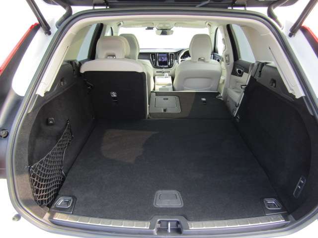 ボルボ ＸＣ６０ リチャージ プラグインハイブリッドＴ６ ＡＷＤインスクリプション ４ＷＤ R4年 (四国) 99