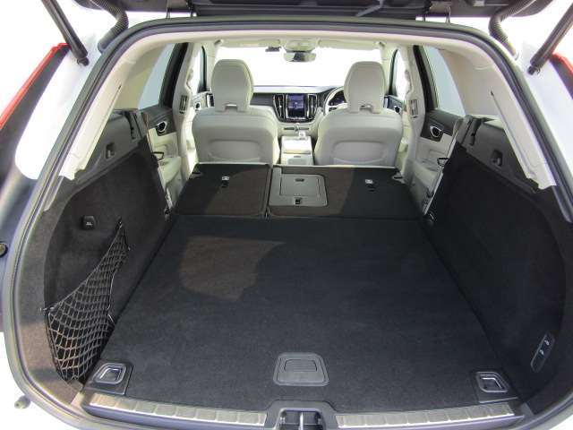 ボルボ ＸＣ６０ リチャージ プラグインハイブリッドＴ６ ＡＷＤインスクリプション ４ＷＤ R4年 (四国) 99