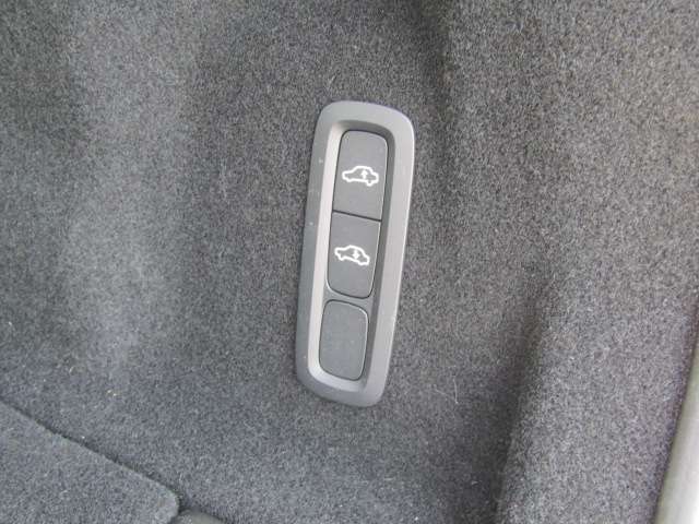 ボルボ ＸＣ６０ リチャージ プラグインハイブリッドＴ６ ＡＷＤインスクリプション ４ＷＤ R4年 (四国) 99