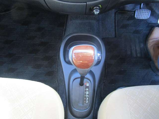 ダイハツ ミラジーノ ６６０ プレミアムＬ H20年 (中国) 99