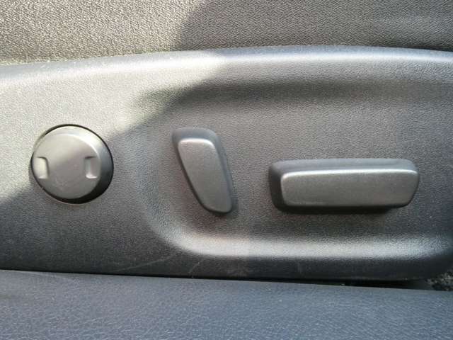 トヨタ クラウン　ハイブリッド ハイブリッド ２．５ Ｓ ブラックスタイル H27年 (関東) 99