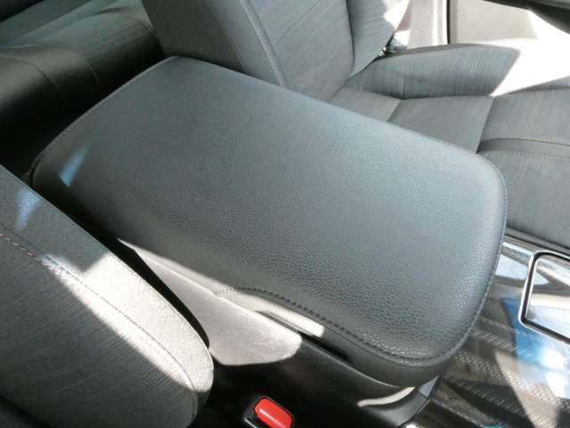 トヨタ クラウン　ハイブリッド ハイブリッド ２．５ Ｓ ブラックスタイル H27年 (関東) 99