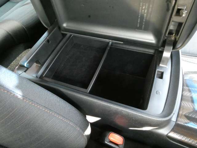 トヨタ クラウン　ハイブリッド ハイブリッド ２．５ Ｓ ブラックスタイル H27年 (関東) 99