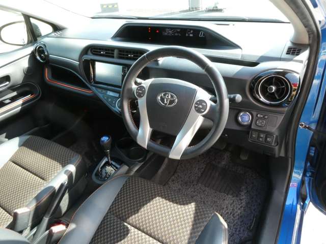 トヨタ アクア １．５ Ｘ－ＵＲＢＡＮ ソリッド H27年 (関東) 99