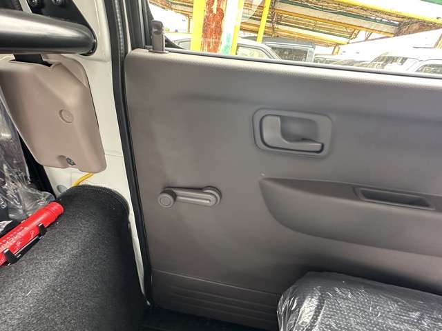 三菱フソウ キャンター ３．０ ダブルキャブ 全低床 ディーゼルターボ R7年 (東海) 99