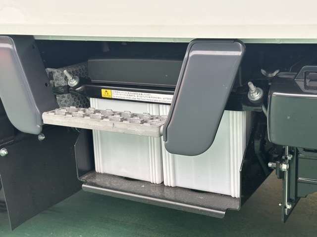 三菱フソウ キャンター ３．０ ダブルキャブ 全低床 ディーゼルターボ R7年 (東海) 99