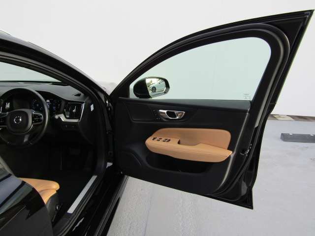 ボルボ Ｖ６０ Ｔ５　インスクリプション R1年 (四国) 99