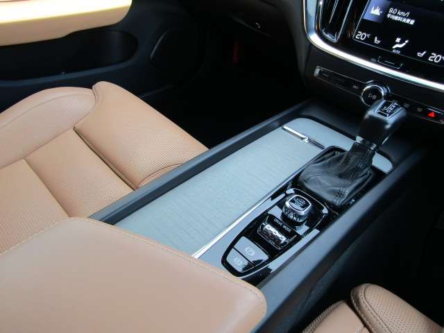 ボルボ Ｖ６０ Ｔ５　インスクリプション R1年 (四国) 99