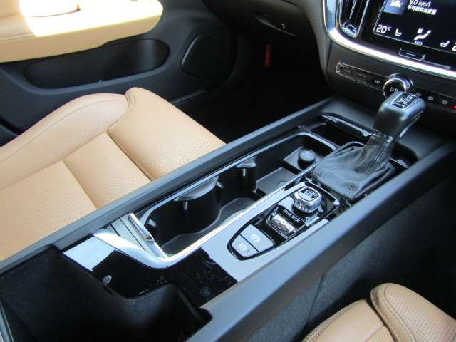 ボルボ Ｖ６０ Ｔ５　インスクリプション R1年 (四国) 99