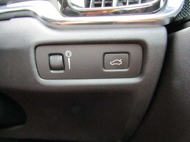 ボルボ Ｖ６０ Ｔ５　インスクリプション R1年 (四国) 99