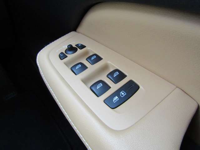 ボルボ Ｖ６０ Ｔ５　インスクリプション R1年 (四国) 99