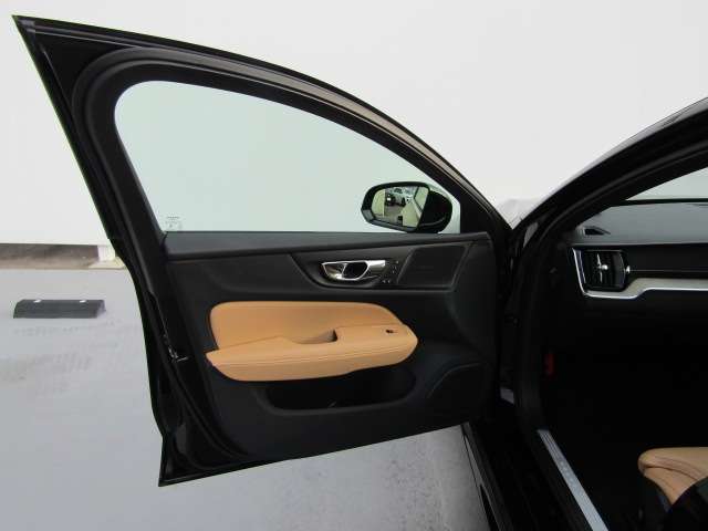 ボルボ Ｖ６０ Ｔ５　インスクリプション R1年 (四国) 99