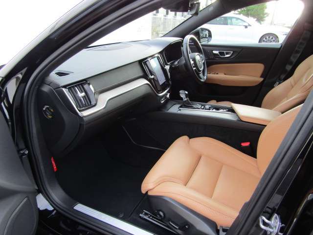 ボルボ Ｖ６０ Ｔ５　インスクリプション R1年 (四国) 99