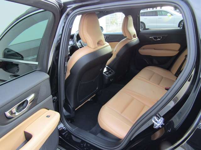 ボルボ Ｖ６０ Ｔ５　インスクリプション R1年 (四国) 99