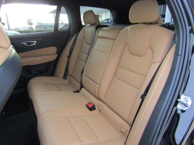 ボルボ Ｖ６０ Ｔ５　インスクリプション R1年 (四国) 99