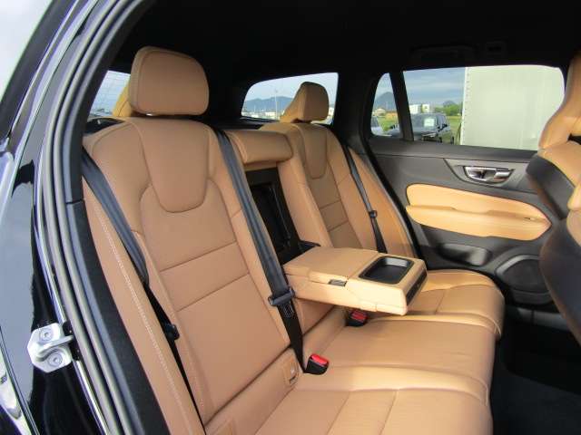 ボルボ Ｖ６０ Ｔ５　インスクリプション R1年 (四国) 99