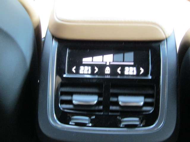 ボルボ Ｖ６０ Ｔ５　インスクリプション R1年 (四国) 99