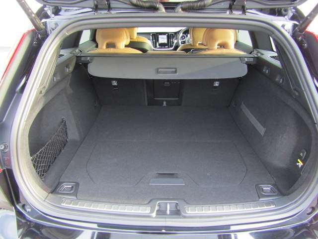 ボルボ Ｖ６０ Ｔ５　インスクリプション R1年 (四国) 99