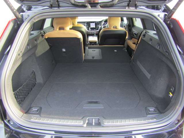 ボルボ Ｖ６０ Ｔ５　インスクリプション R1年 (四国) 99