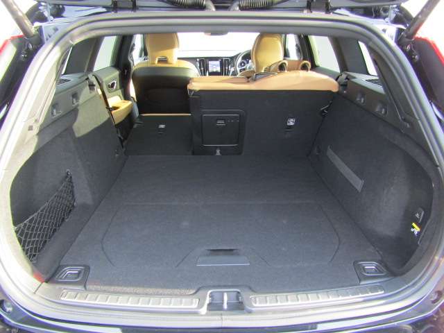 ボルボ Ｖ６０ Ｔ５　インスクリプション R1年 (四国) 99