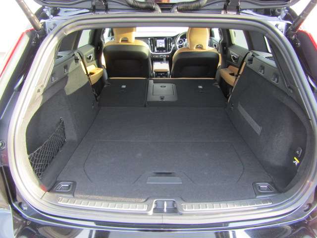 ボルボ Ｖ６０ Ｔ５　インスクリプション R1年 (四国) 99