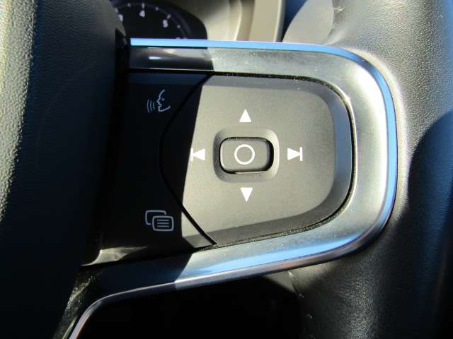 ボルボ ＸＣ４０ Ｔ４ ＡＷＤ インスクリプション ４ＷＤ R1年 (四国) 99