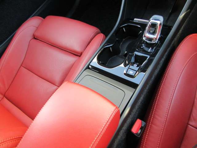 ボルボ ＸＣ４０ Ｔ４ ＡＷＤ インスクリプション ４ＷＤ R1年 (四国) 99