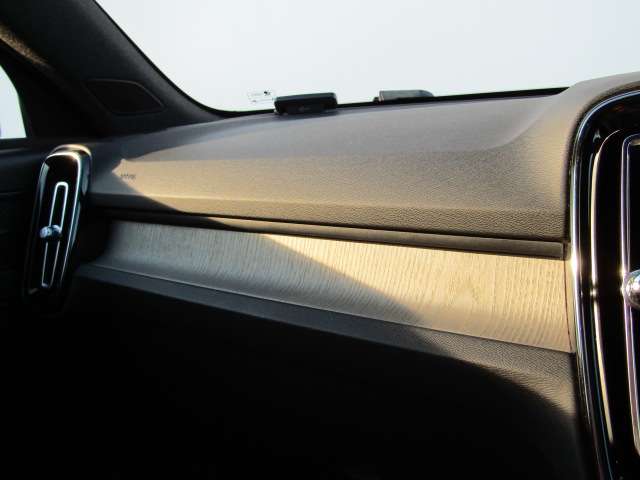 ボルボ ＸＣ４０ Ｔ４ ＡＷＤ インスクリプション ４ＷＤ R1年 (四国) 99